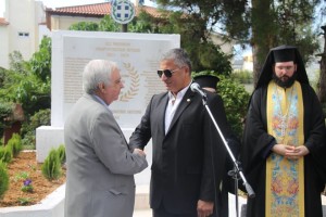 Ο πρώην Πρόεδρος του Συνδέσμου μας Μ.Μπασδέκης με τον Δήμαρχο Αμαρουσίου.