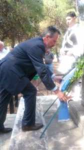 Ο Πρόεδρος Θεόδωρος Μπριάνης καταθέτει στεφάνι στο μνημείο