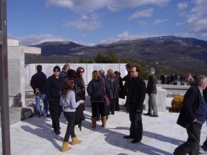 402667_371655302863252_454097723_n