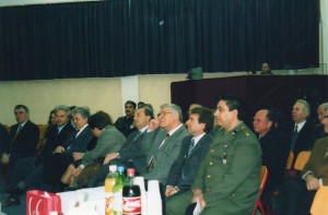 Διακρίνονται από αριστερά προς τα δεξιά, μεταξύ άλλων, οι δημοτικοί σύμβουλοι Β.Ζορμπάς,Ι.Σταθόπουλος, Γ.Βλάχος, ο Δήμαρχος Αντ.Σιδέρης, Ε.Χάρχαρος και ο εκπρόσωπος της ΔΕΠΑΘΑ