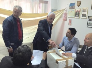 Ο νέος Πρόεδρος του ΣΕΑΝ Φθιώτιδας Θ. Παπαχρήστος ενώ ψηφίζει