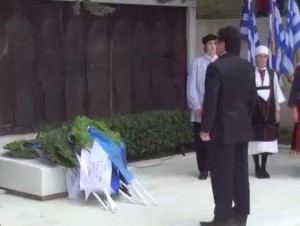 Το μέλος του Δ.Σ. του ΣΕΑΝ ΑΝ ΑΤΤΙΚΗΣ Λουκάς Ρίζος καταθέτει στεφάνι στον Παπάγο