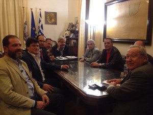 Τα μέλη του Δ.Σ. με τον Δήμαρχο Λαυρεωτικής Δ. Λουκά.