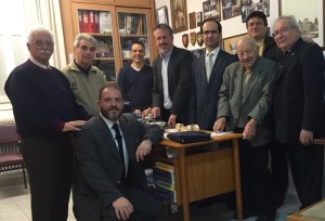 Το Δ.Σ. του Συνδέσμου Εφέδρων Αξιωματικών Αν.Αττικής. Από αριστερά Ε.Κούρκουλος, Ε.Θεοδοσόπουλος, Δ.Πετεινάρας,Θ.Μπριάνης, Γ.Μιχαήλ, Π.Βαβουγιός, Λ.Ρίζος, Αθ.Καρκάνης και καθιστός Μ.Φιλιππίδης.