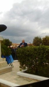 Ο Αθ. Καρκάνης καταθέτει στεφάνι στο Λαύριο