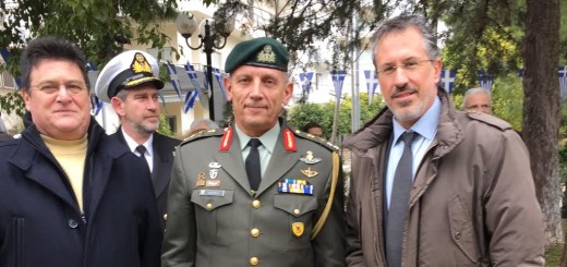 Ο Πρόεδρος του ΔΣ του ΣΕΑΝ Θεόδωρος Μπριάνης και το μέλος του ΔΣ Λουκάς Ρίζος με τον Επιτελάρχη του ΓΕΕΘΑ  Υποστράτηγο Κων/νο Φλώρο.