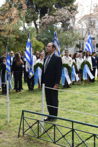 Κατάθεση στεφάνου από τον αντιπρόσωπό μας στον Δήμο Φιλοθέης Ψυχικού Δρ.Θεδώρου Μπάζα (φωτογραφία Γάκη)