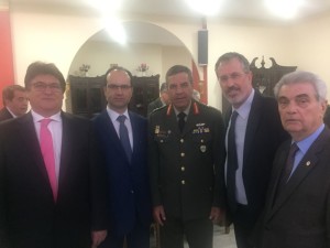 Με τον Διοικητή της ΣΣΕ και εκλεκτό φίλο Υποστράτηγο Χ.Λαλούση ο Πρόεδρος του ΣΕΑΝ Αν Αττικής Θ. Μπριάνης, ο Αντ/δος Ε.Θεοδοσόπουλος,ο ΓΓ Γ.Μιχαήλ και το μέλος Λ.Ρίζος