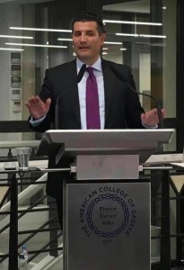 Ο Σ.Ησαίας στο βήμα