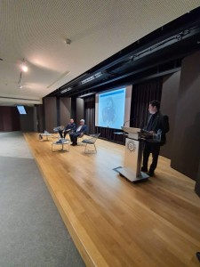 Ο Πρόεδρος της ΑΠΟΕΑ Δρ Φ.Κωσταράς στο βήμα