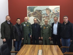 Το ΔΣ (Μπριάνης, Θεοδοσόπουλος, Μιχαήλ, Φιλιππίδης, Πετεινάρας, Μανωλόπουλος) με τους Χ. Γούση και Παππά