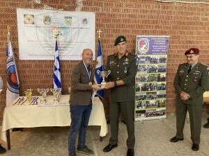 Απονομή στον Πρόεδρο του ΣΕΑΝ ΛΑΡΙΣΑ Μ.Φωκά