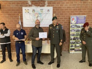 Απονομή στον ΓΓ της ΑΠΟΕΑ Β.Λαδόπουλο