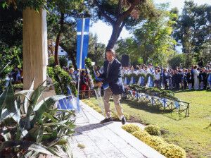 BAZASPHOTOLAYINGWREATHPSYCH28.10.23